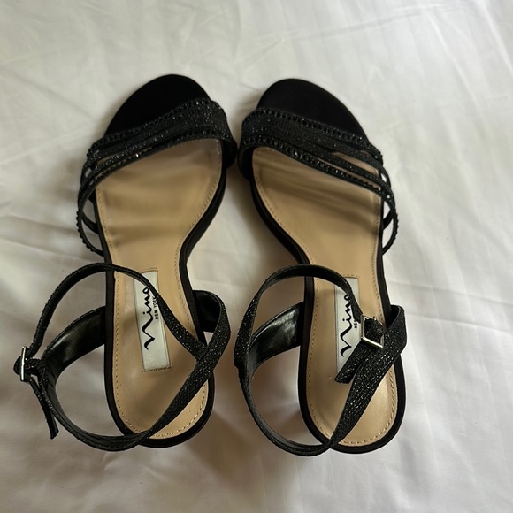 NINA NELENA TEXTURED METALLIC MATCHING CRYSTALS LOW-HEEL SANDALS, ANKLE STRAP - Picture 8 of 8